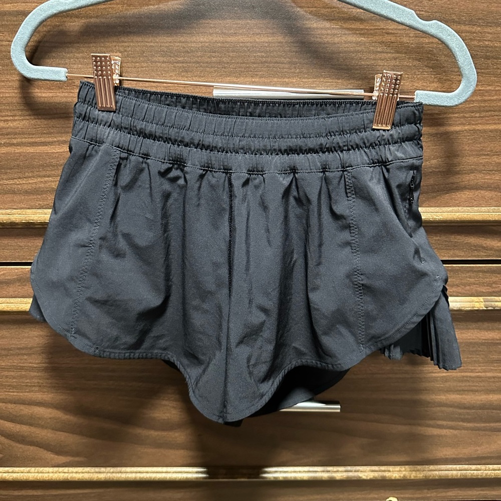Lululemon Pleat To Street Short Size 4